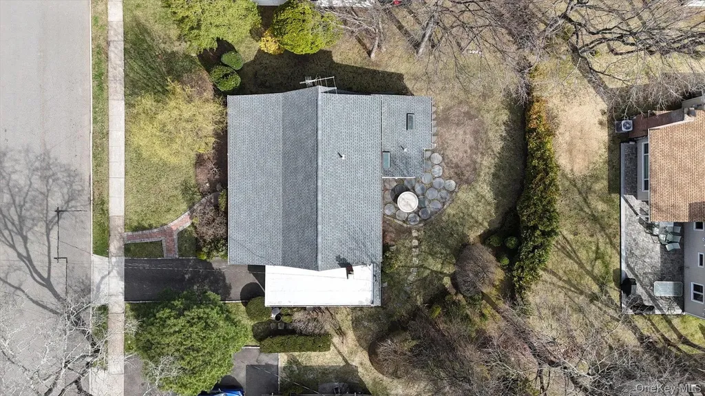 23 Hartley Road Great Neck NY 11023