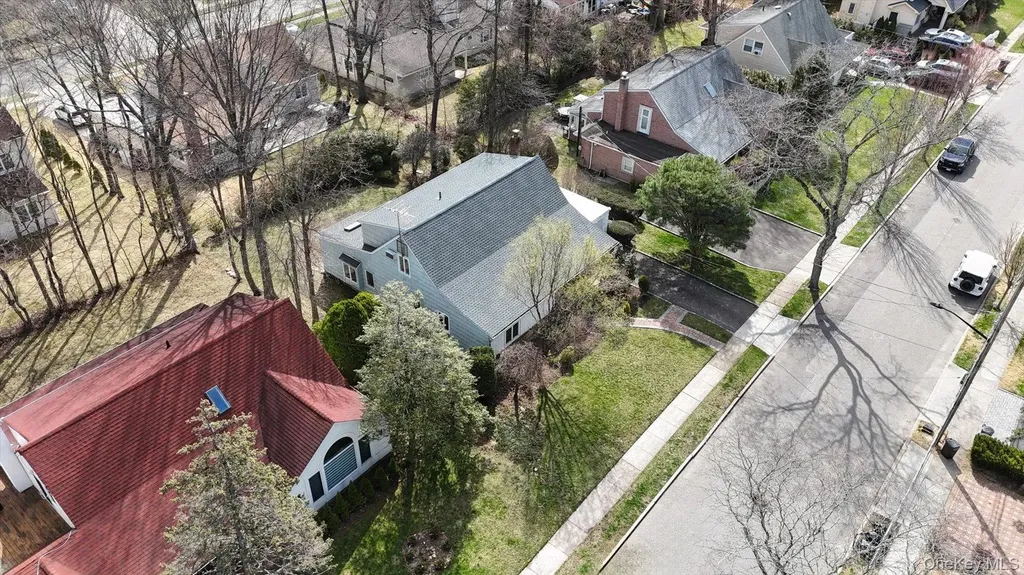 23 Hartley Road Great Neck NY 11023