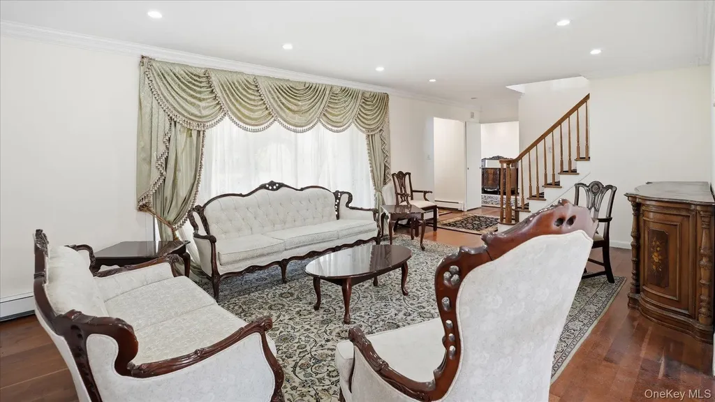 23 Hartley Road Great Neck NY 11023