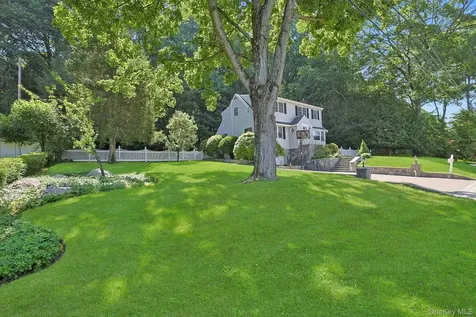 328 Linda Avenue Hawthorne NY 10532