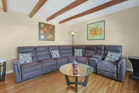 328 Linda Avenue Hawthorne NY 10532