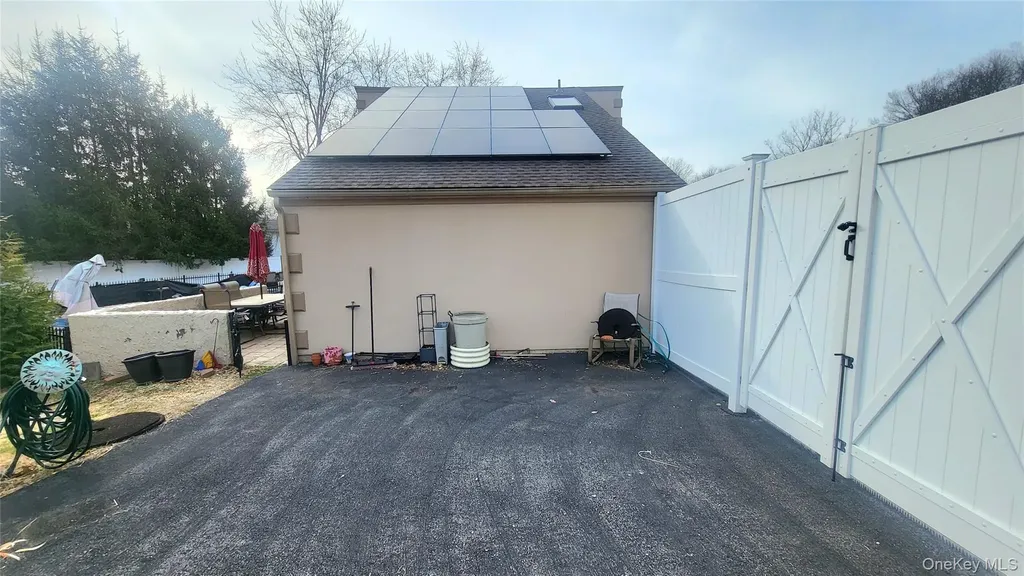 98 Sutton Park Road Poughkeepsie NY 12603