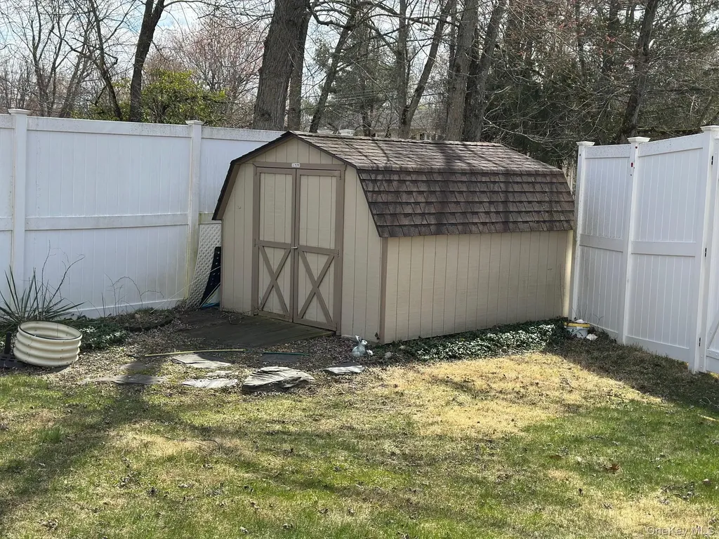 98 Sutton Park Road Poughkeepsie NY 12603
