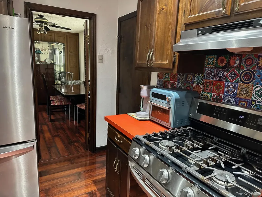 98 Sutton Park Road Poughkeepsie NY 12603