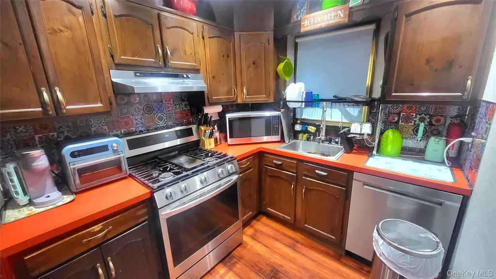 98 Sutton Park Road Poughkeepsie NY 12603
