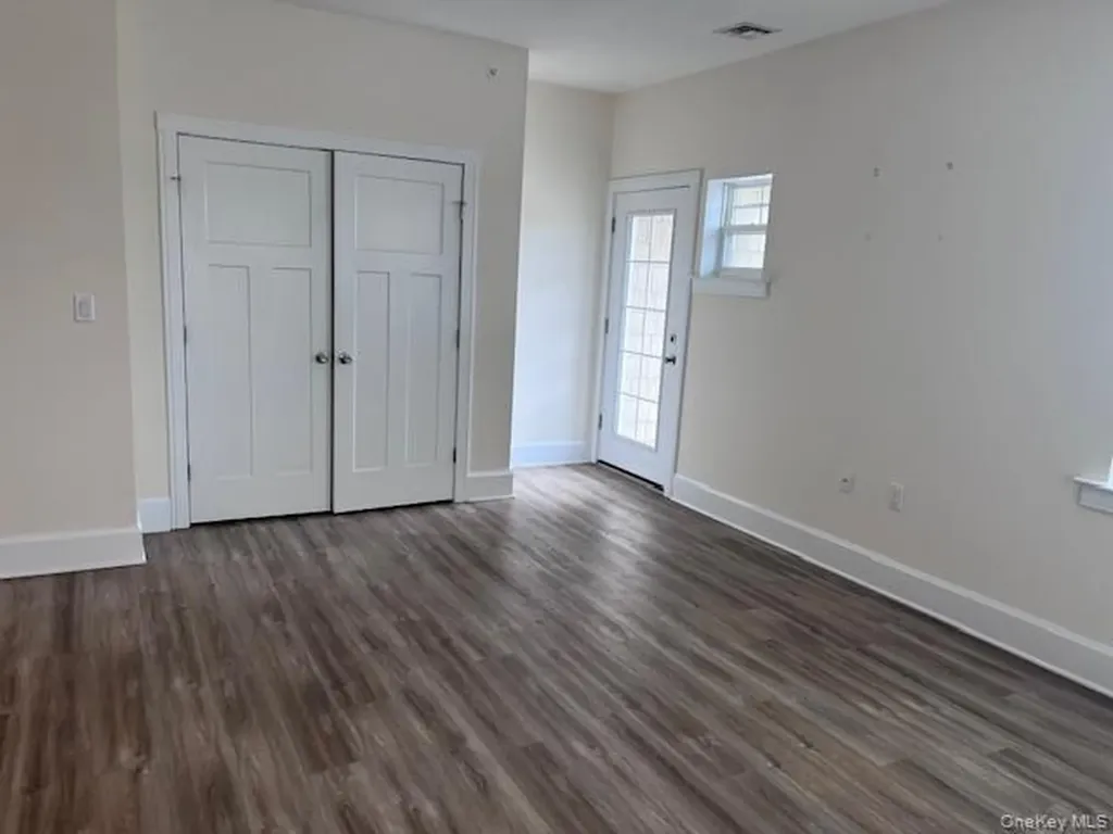 351 W Montauk Highway Lindenhurst NY 11757