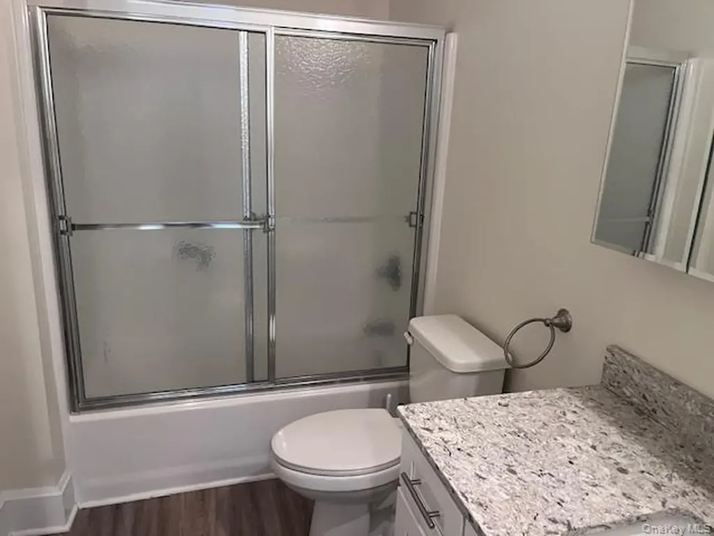 351 W Montauk Highway Lindenhurst NY 11757