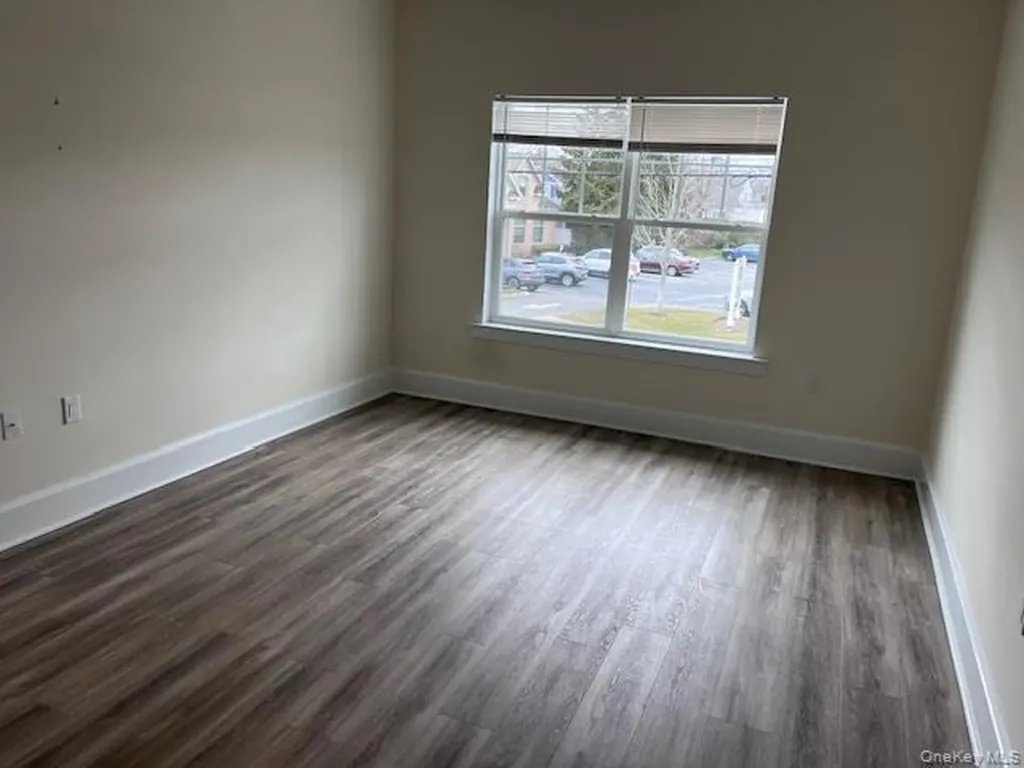 351 W Montauk Highway Lindenhurst NY 11757