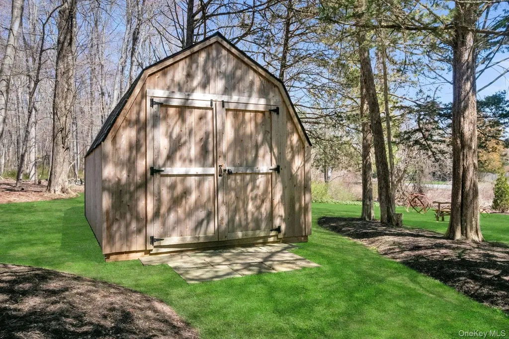83 Upper Shad Road Pound Ridge NY 10576