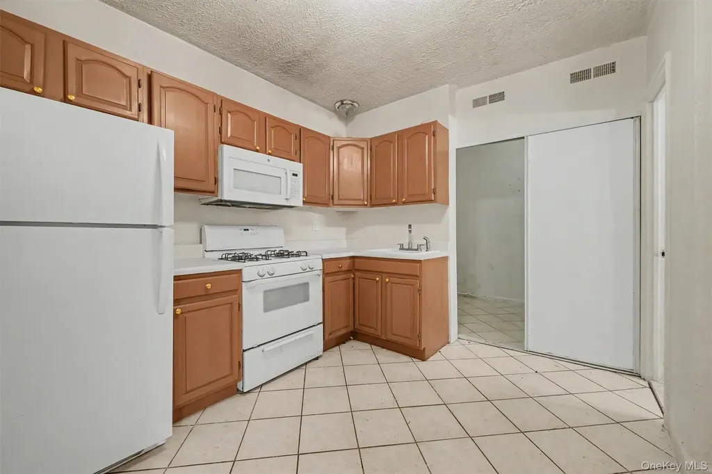 2190 Boston Road Bronx NY 10462