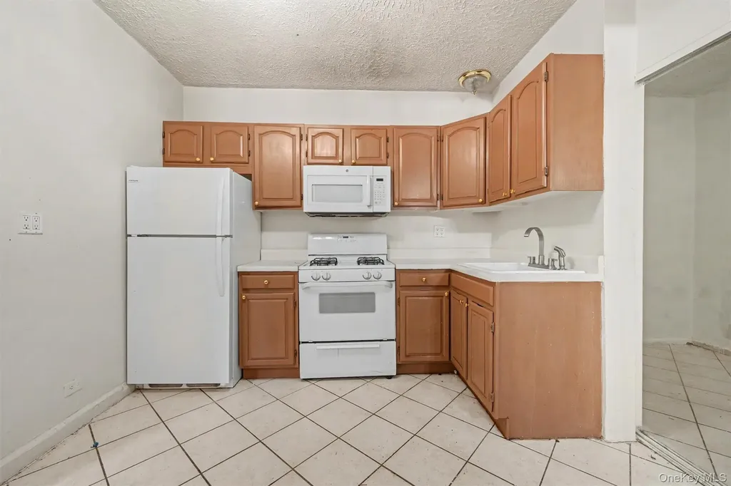 2190 Boston Road Bronx NY 10462