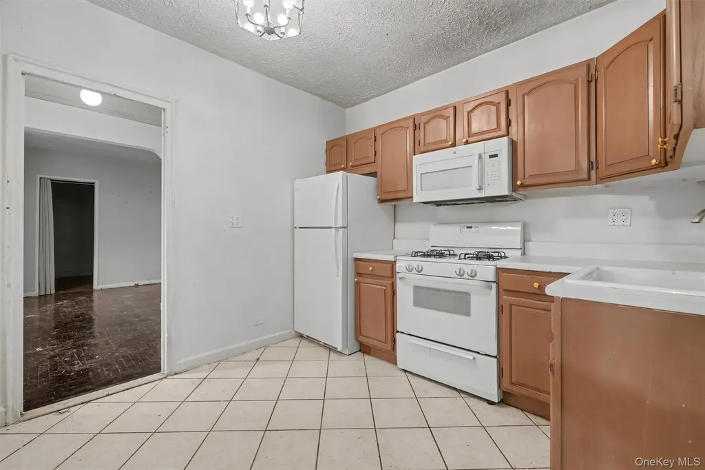 2190 Boston Road Bronx NY 10462