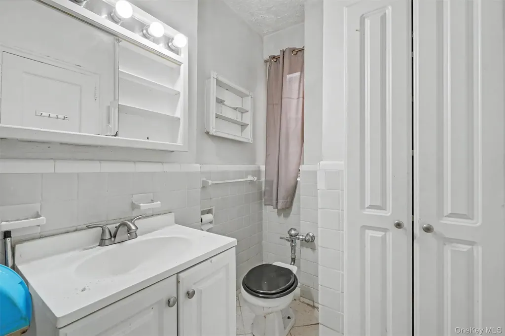 2190 Boston Road Bronx NY 10462