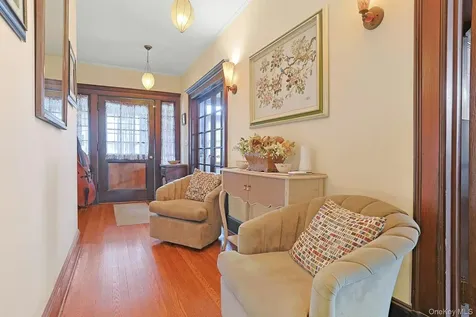 39 Neptune Avenue New Rochelle NY 10805