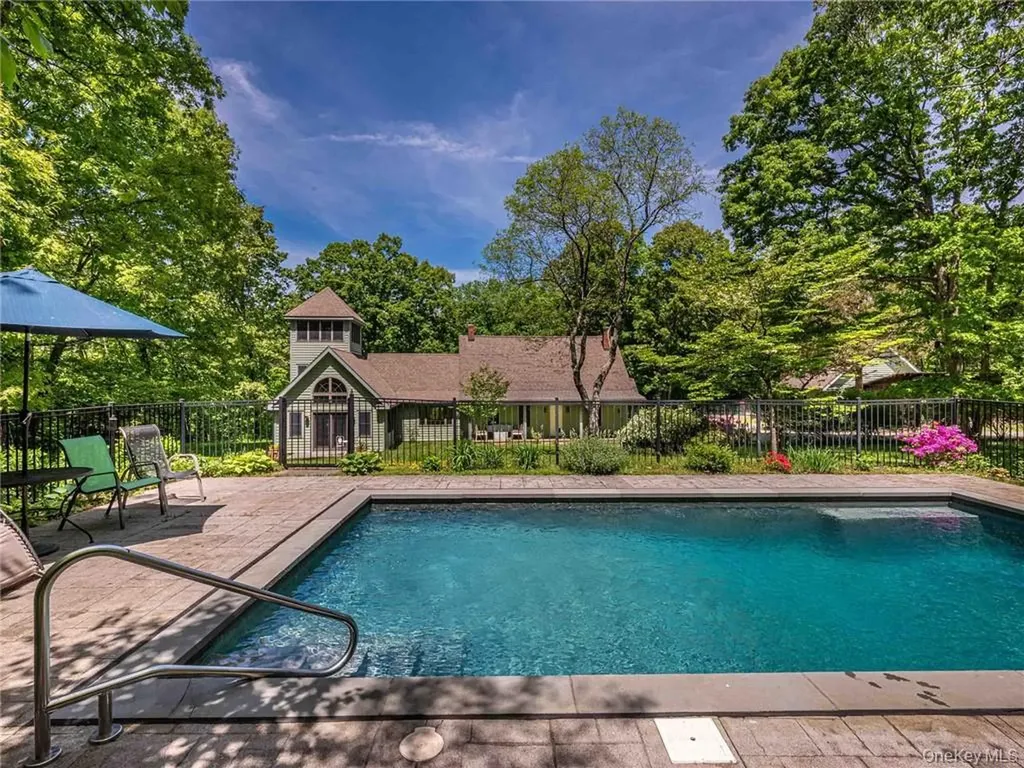 74 Hilltop Road Rhinebeck NY 12572