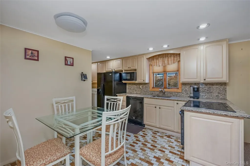 25 Windham Lane Ronkonkoma NY 11779