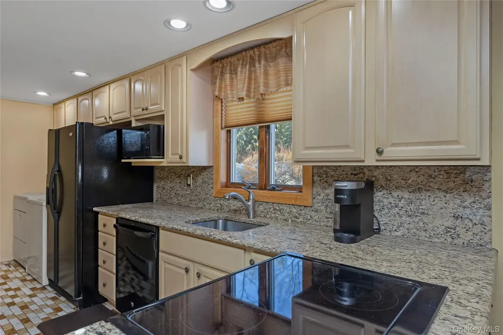25 Windham Lane Ronkonkoma NY 11779