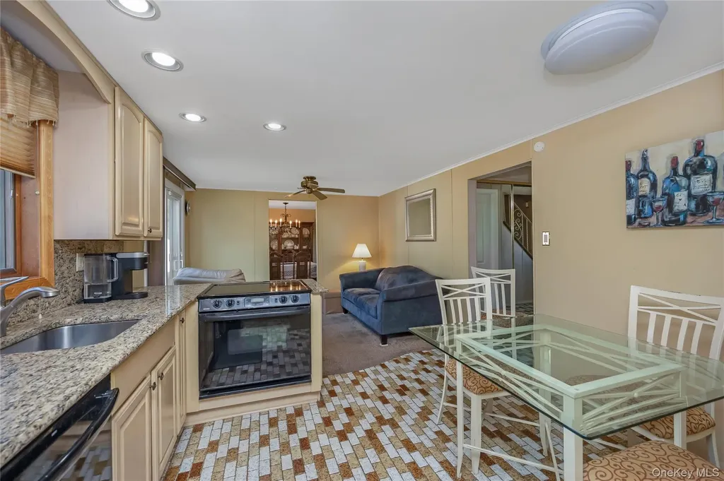 25 Windham Lane Ronkonkoma NY 11779