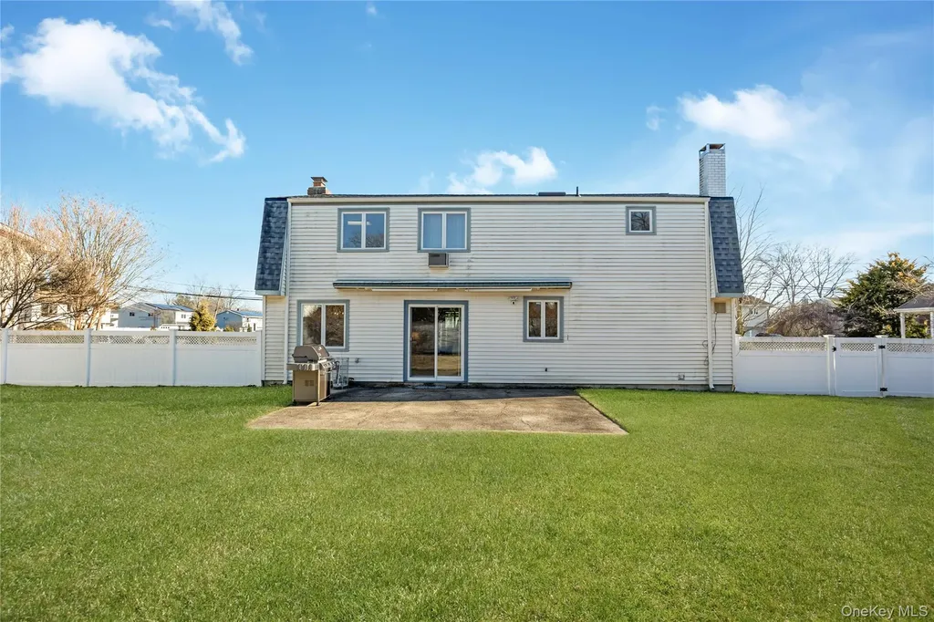 25 Windham Lane Ronkonkoma NY 11779