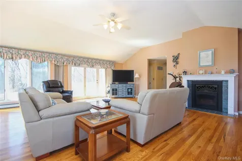 94 Stowe Drive Poughquag NY 12570