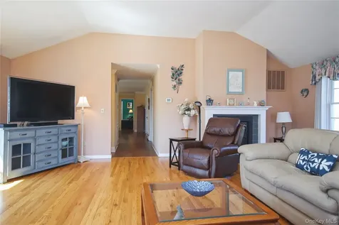 94 Stowe Drive Poughquag NY 12570