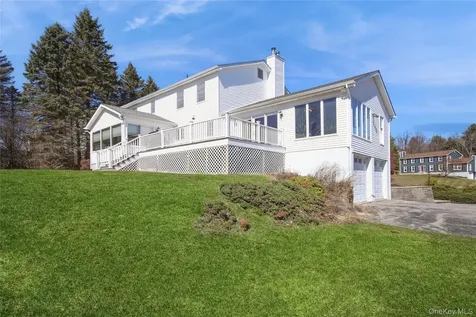 94 Stowe Drive Poughquag NY 12570