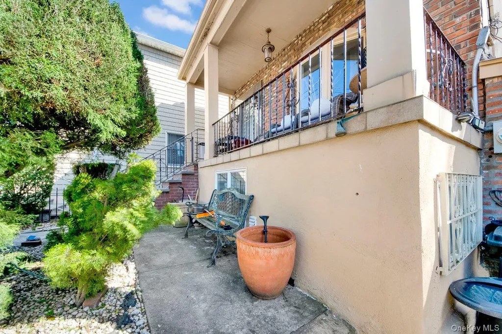 3252 Waterbury Avenue Bronx NY 10465