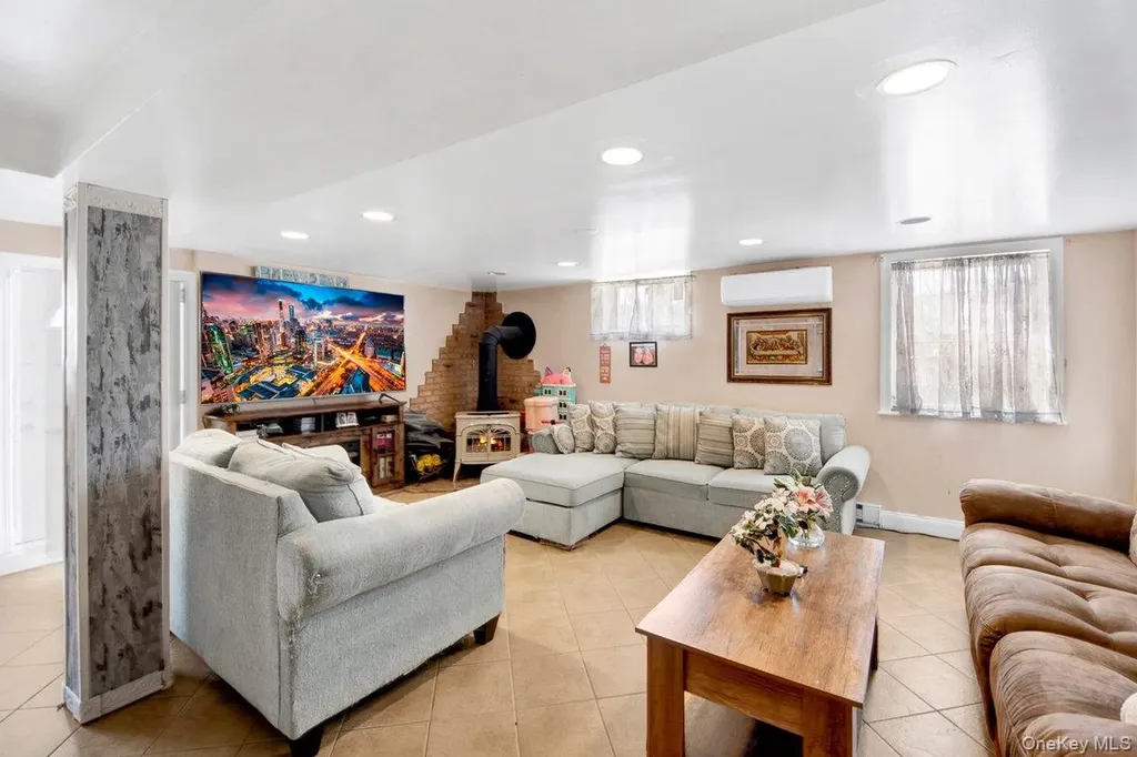 3252 Waterbury Avenue Bronx NY 10465