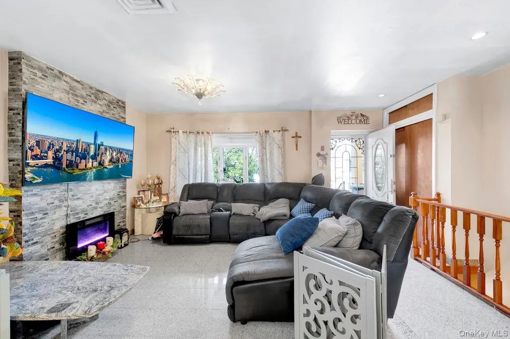 3252 Waterbury Avenue Bronx NY 10465