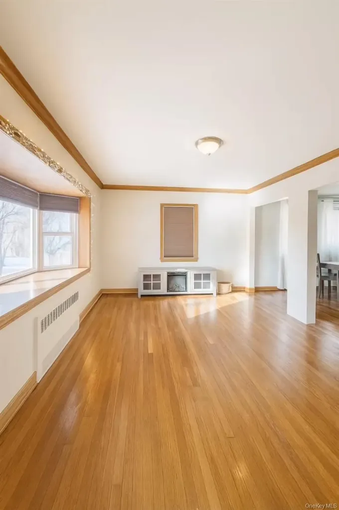 15833 73 Avenue Fresh Meadows NY 11366