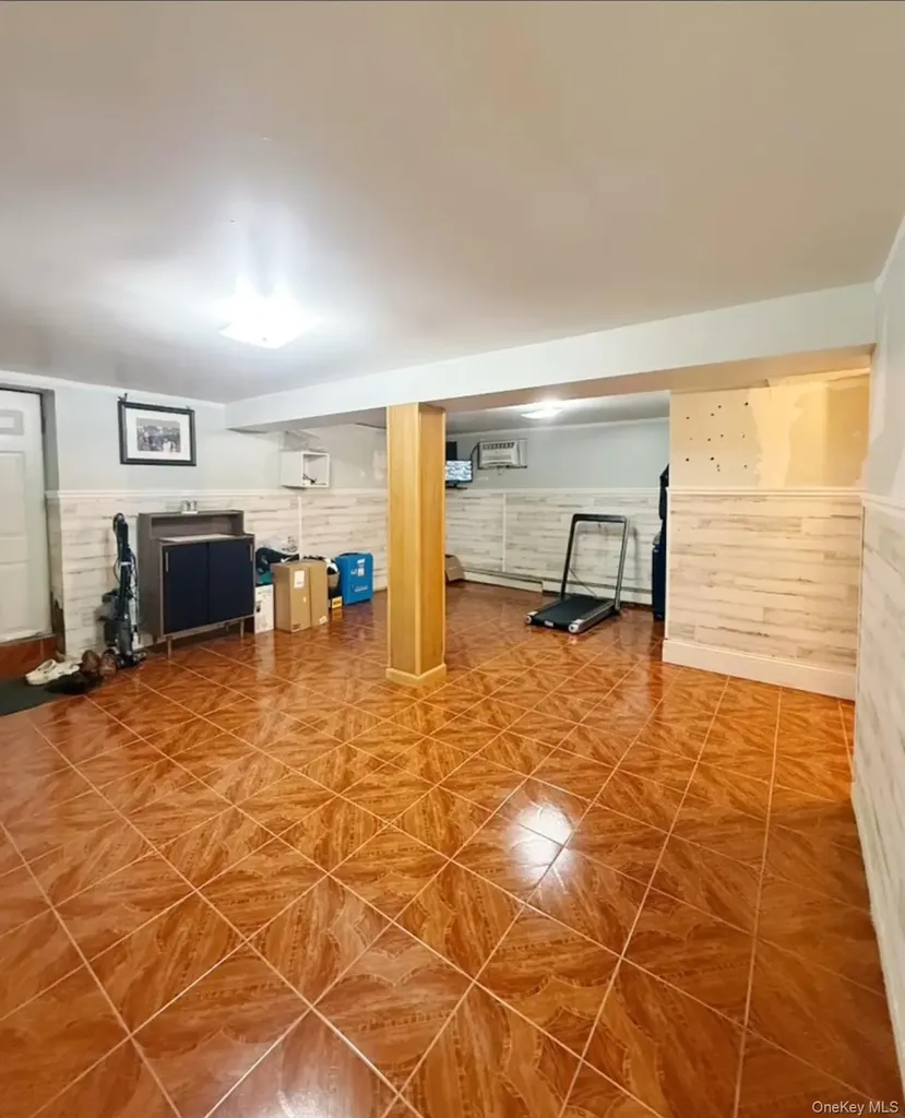 15833 73 Avenue Fresh Meadows NY 11366
