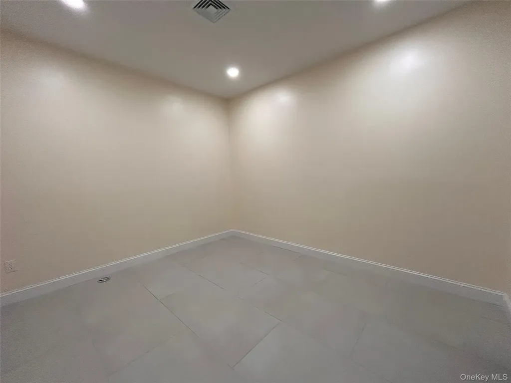 444 Willis Avenue Roslyn NY 11577