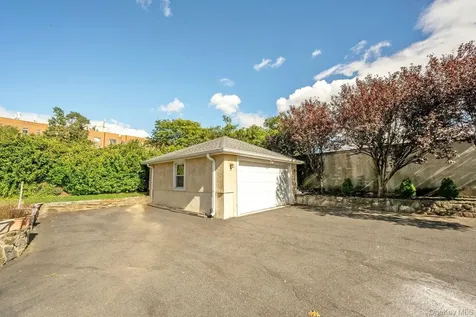 27 New Street Eastchester NY 10709