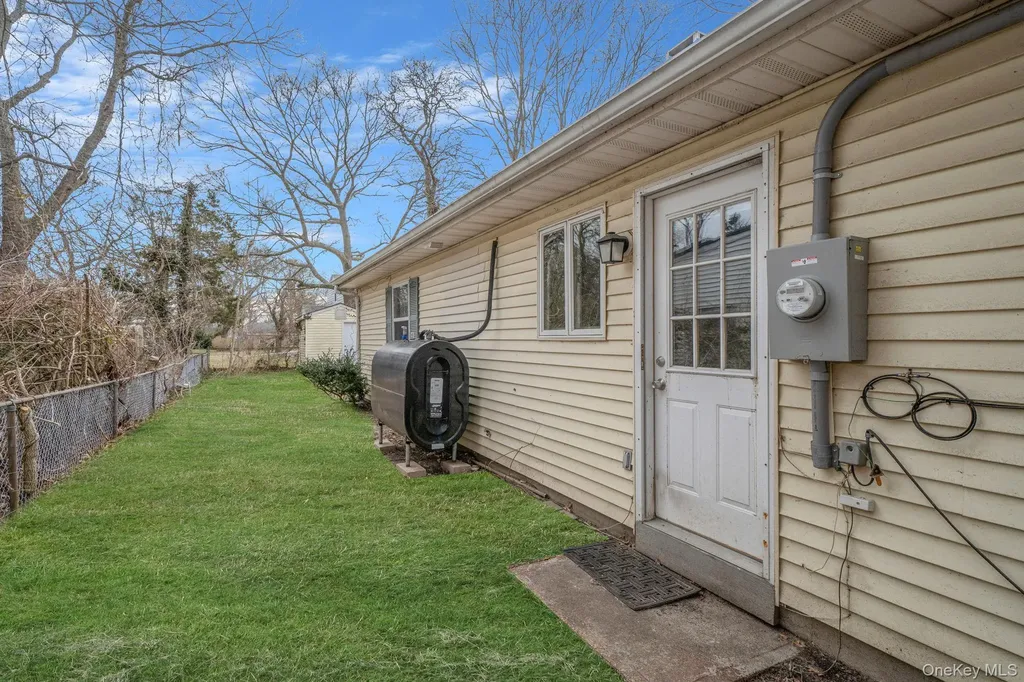 38 Manor Drive Shirley NY 11967