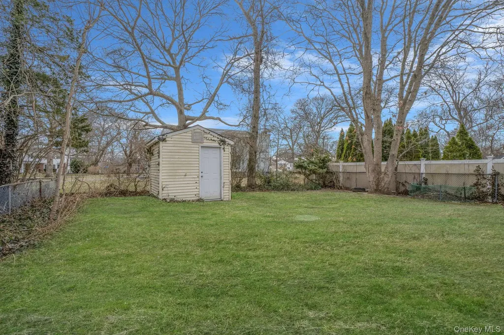 38 Manor Drive Shirley NY 11967