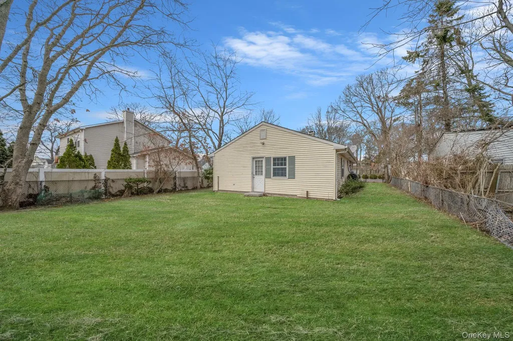 38 Manor Drive Shirley NY 11967