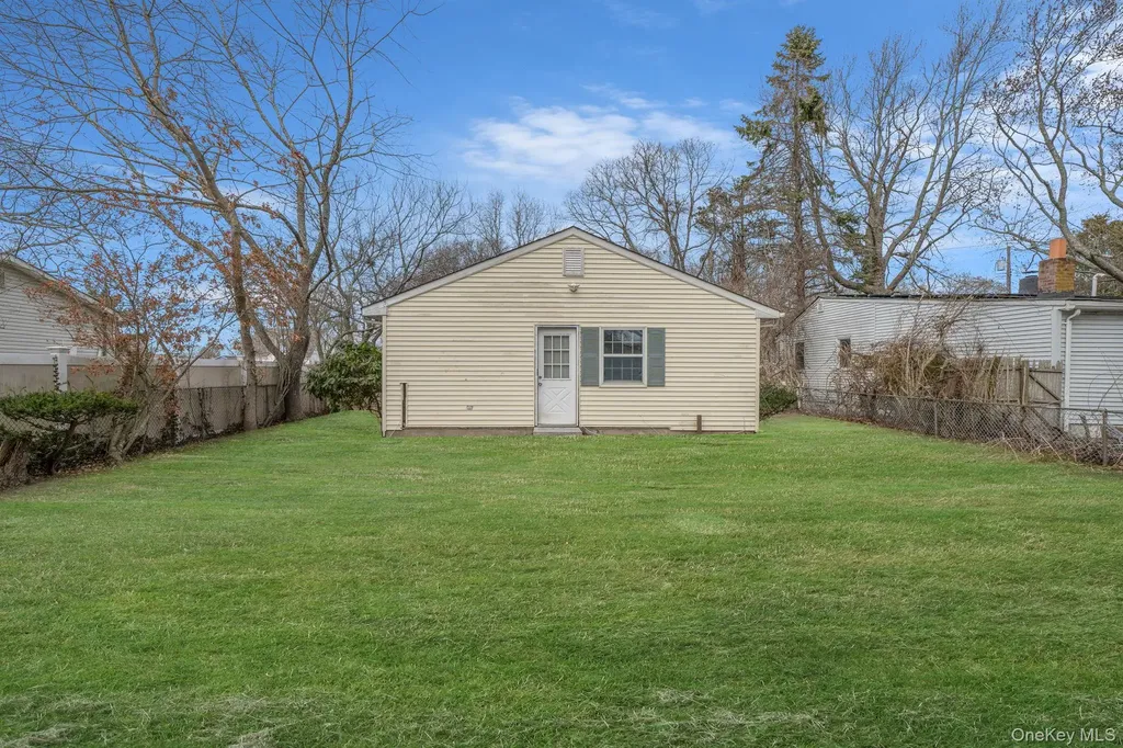 38 Manor Drive Shirley NY 11967