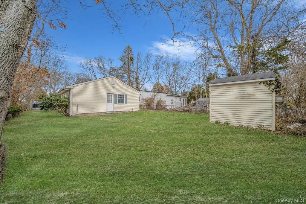 38 Manor Drive Shirley NY 11967