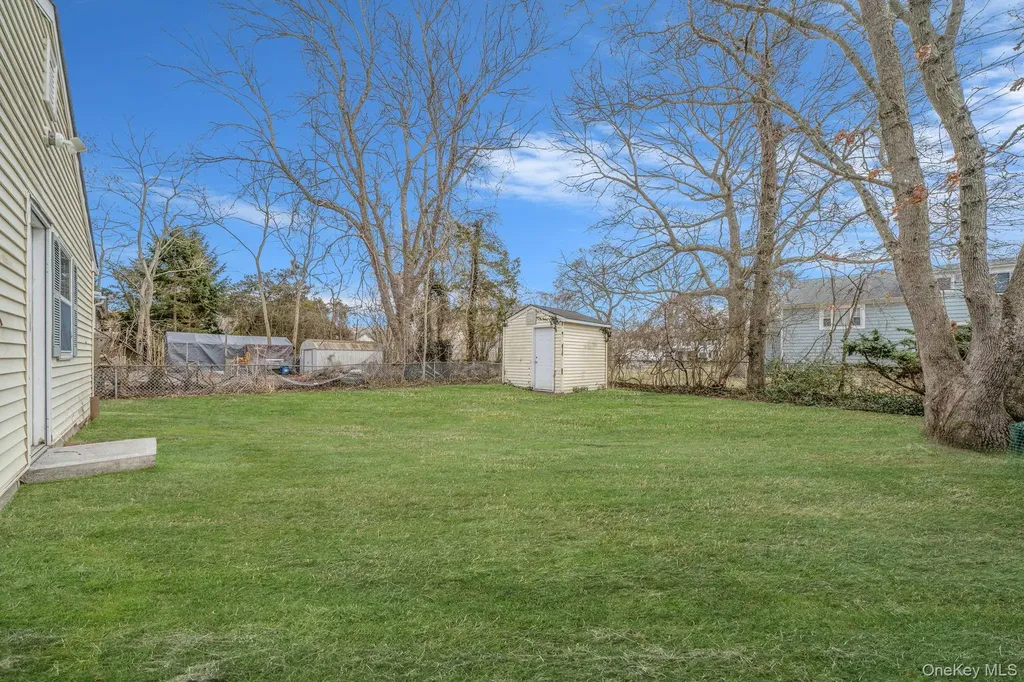 38 Manor Drive Shirley NY 11967