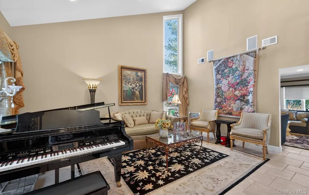 18 Chardonnay Road Commack NY 11725