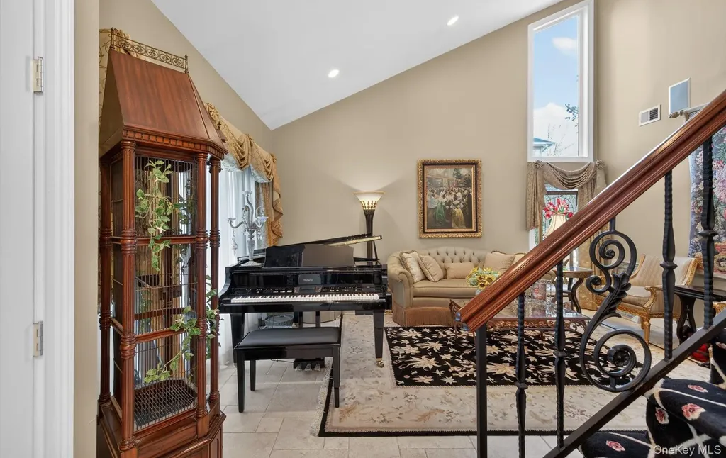 18 Chardonnay Road Commack NY 11725