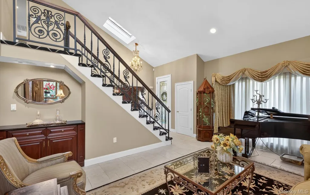 18 Chardonnay Road Commack NY 11725