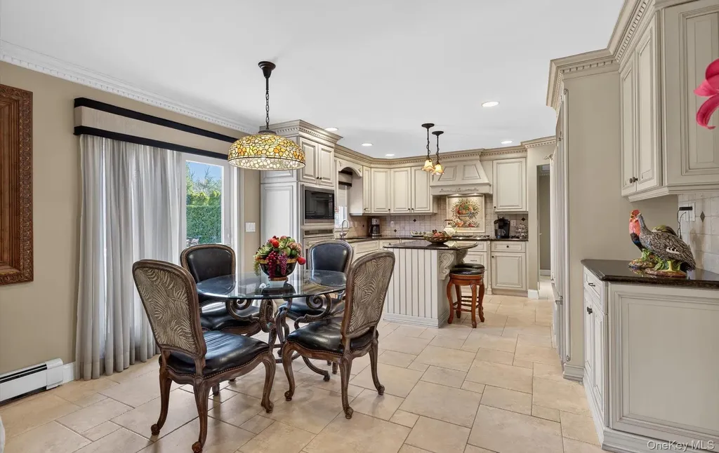 18 Chardonnay Road Commack NY 11725