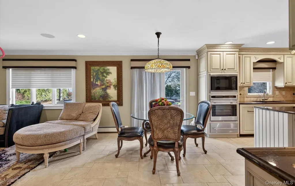 18 Chardonnay Road Commack NY 11725