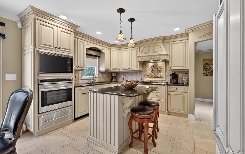 18 Chardonnay Road Commack NY 11725