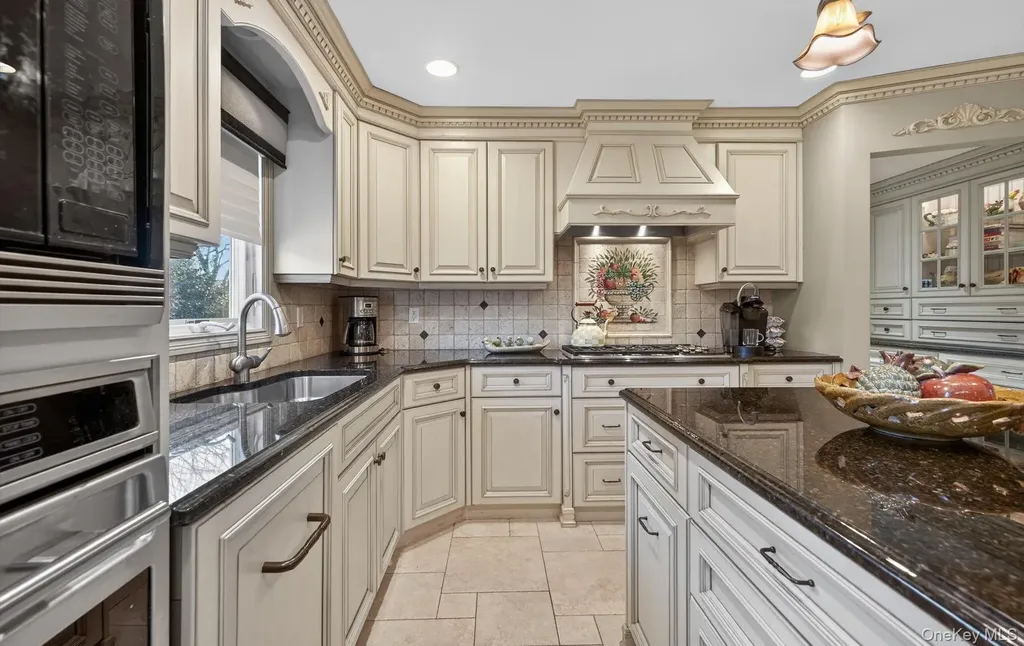 18 Chardonnay Road Commack NY 11725