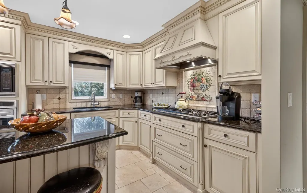18 Chardonnay Road Commack NY 11725