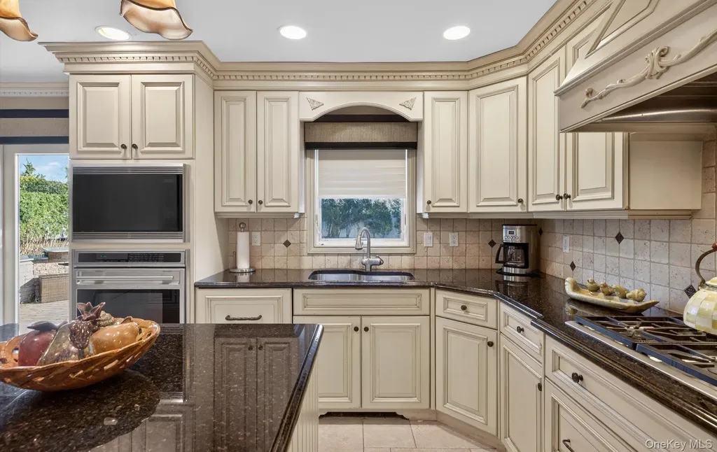 18 Chardonnay Road Commack NY 11725