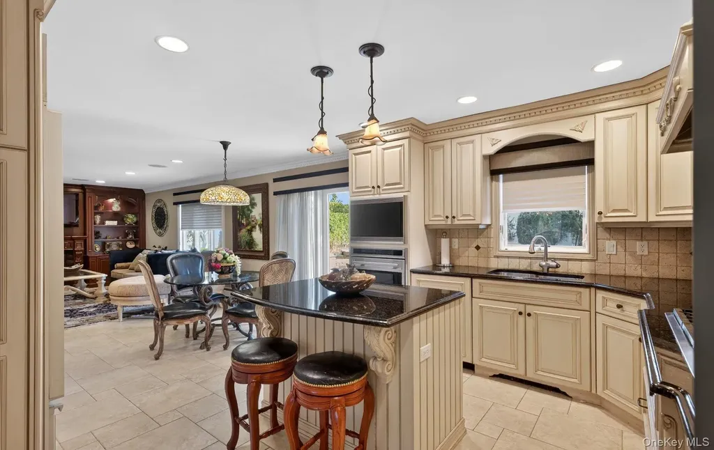 18 Chardonnay Road Commack NY 11725
