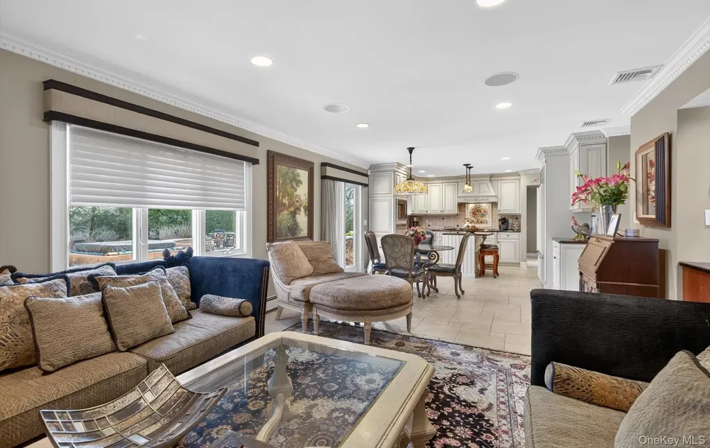 18 Chardonnay Road Commack NY 11725